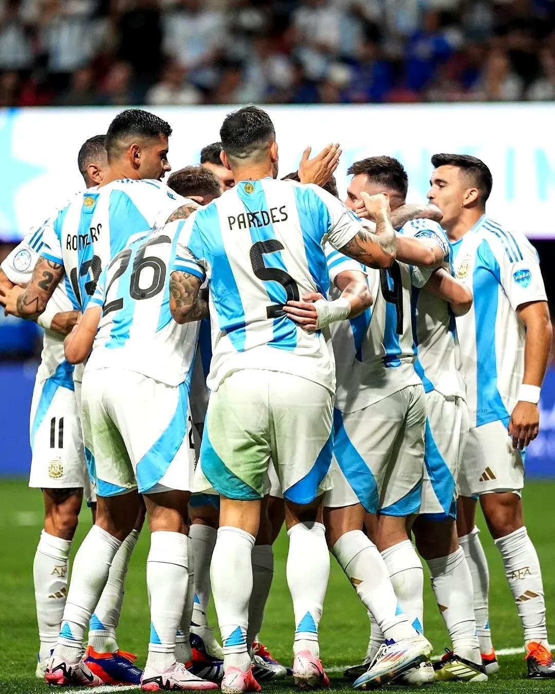 阿根廷2-0加拿大，阿尔瓦雷斯、劳塔罗破门，梅西错失两次单刀，这场比赛惊爆出四大