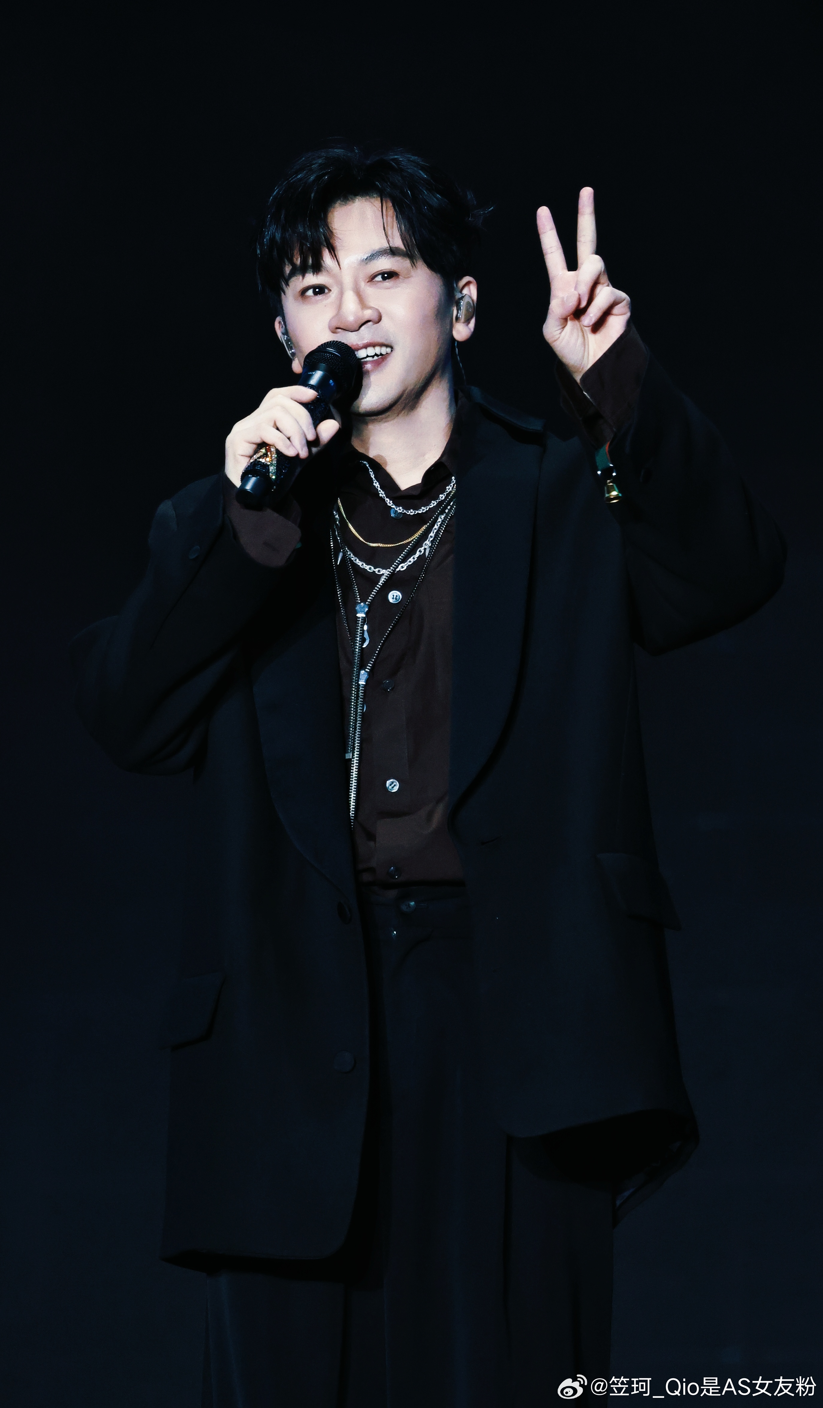 苏有朋  徐州商演 ||飯拍大賞艺术家缔造出美的形象，以之美化人类的心灵，使之向