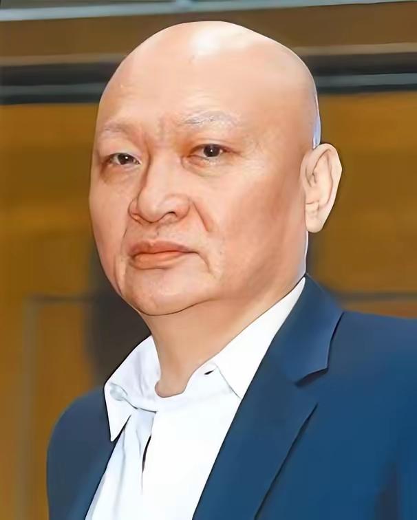 29枪，5枪爆头。
昔日呼风唤雨的“百亿赌王”林秉文，在柬埔寨街头让人打成了筛子