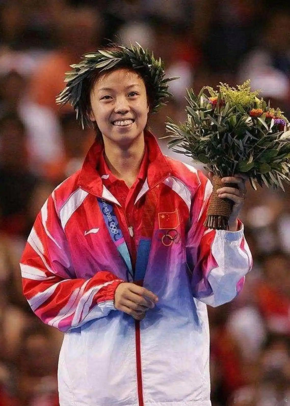 张怡宁职业生涯成绩：奥运会（4金）2004雅典奥运会女单金牌2004雅典奥运会女