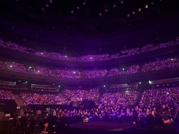 赵露思澳门演唱会现场实拍上座率，都坐满了 