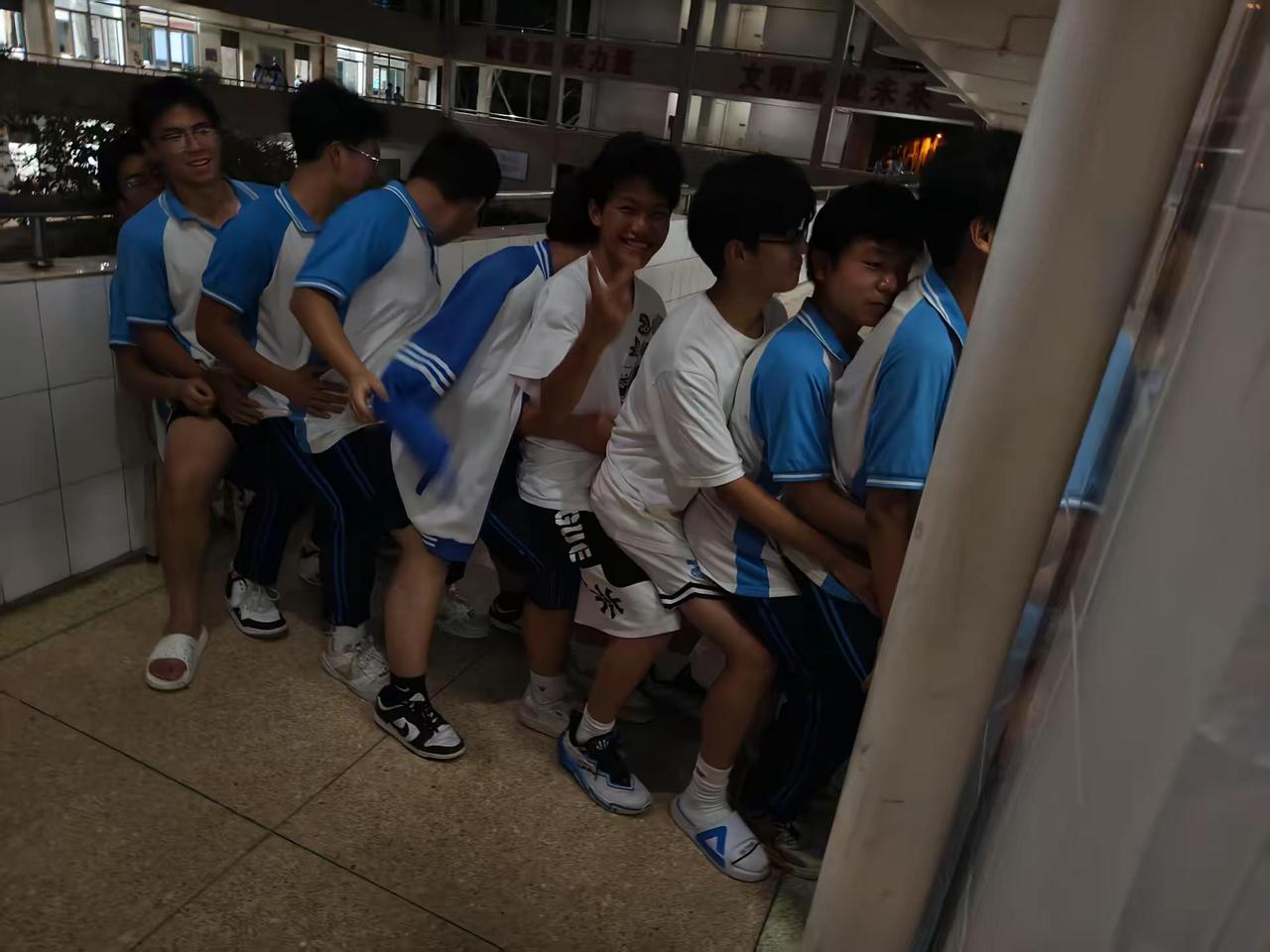 当我意识到我的人生中再也没有这种瞬间时职高