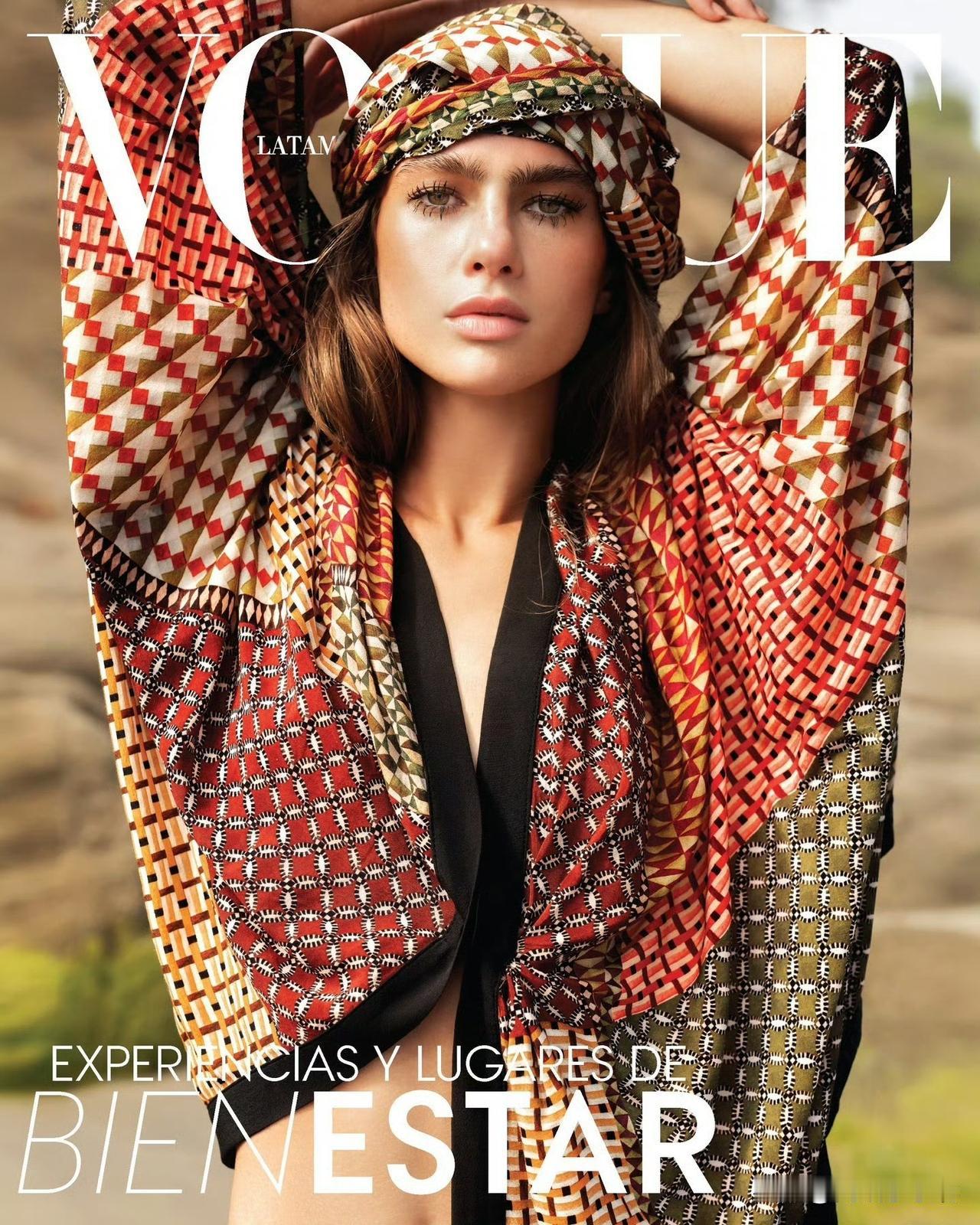 外娱资讯，模特Maria Klaumann近日为时尚杂志《VOGUE》拍摄了拉美