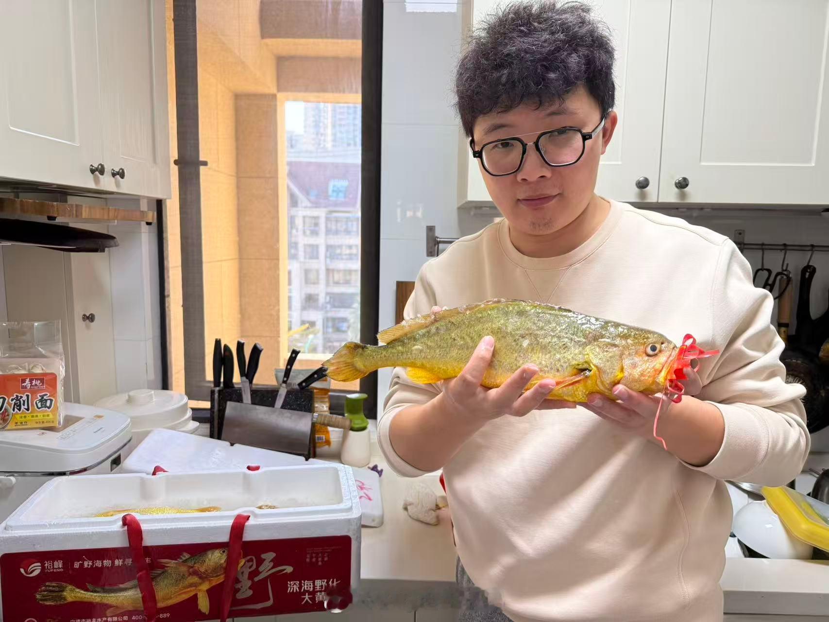 来海鲜批发市场买点食材，晚上犒劳一下家属。前备厢还是放海鲜首选，有鱼腥味，用水一