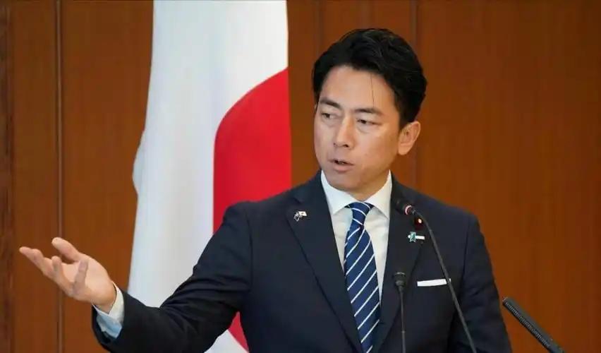 5万朝鲜兵压境俄乌，泽连斯基急得向韩国求防空导弹，但他真正该担心的根本不是乌克兰