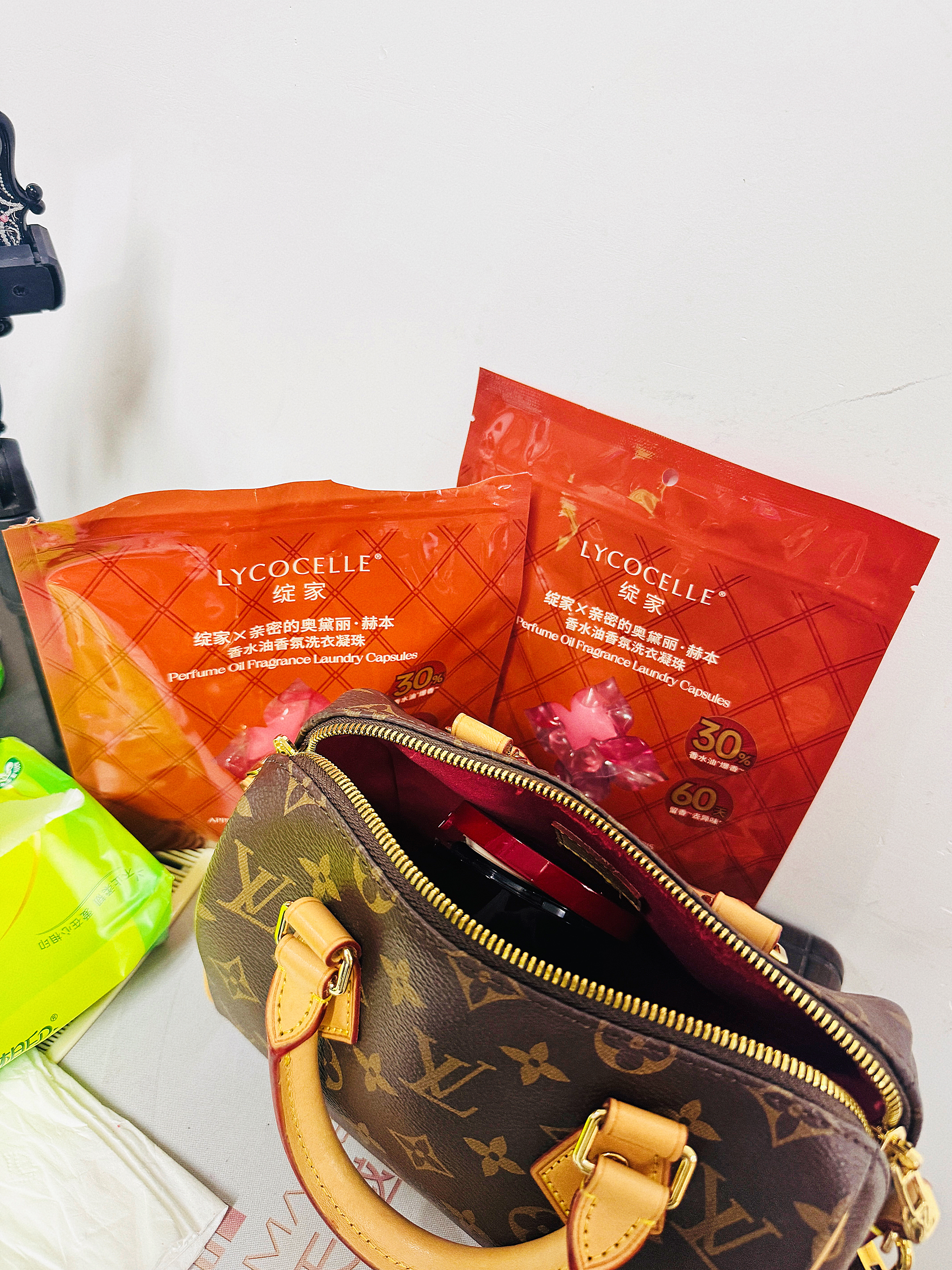 嘻嘻，今天把绽家洗衣凝珠带了几包给同事回去试试，她们都说好好闻，又种草了一波