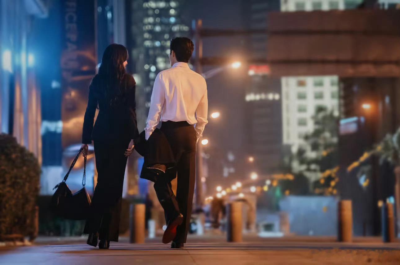 曝早春晴朗8月4日空降网传由、孙千主演的都市爱情剧《早春晴朗》被曝将于8月4日中