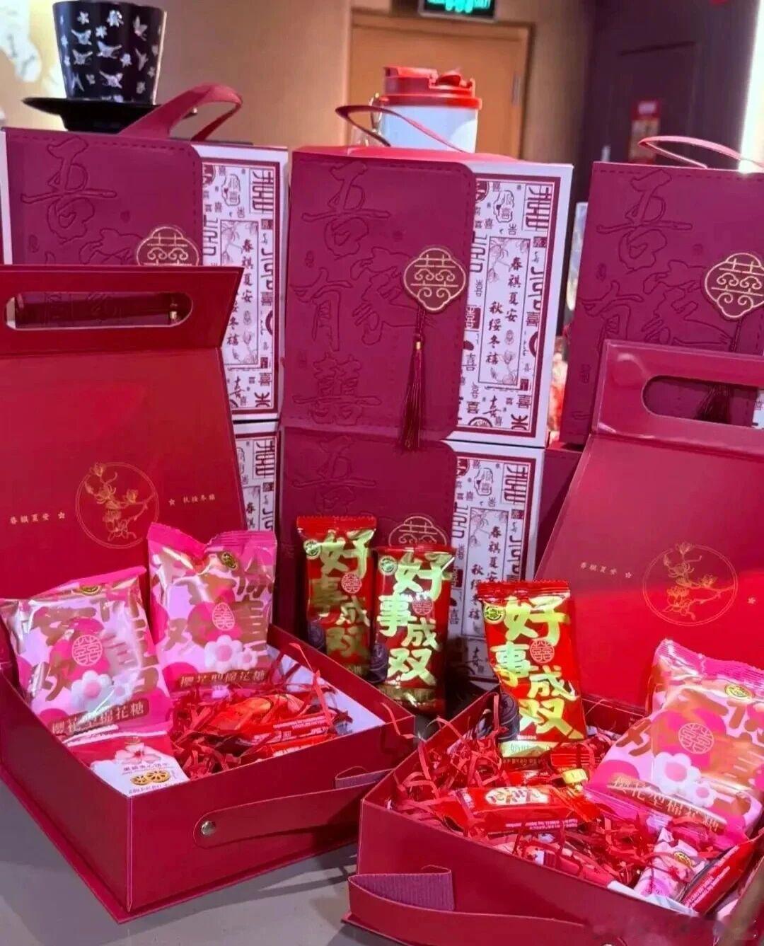 霸王茶姬创始人婚礼现场曝光！人手一杯奶茶，情绪价值拉满了