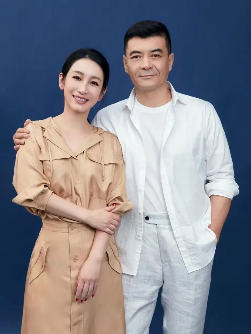 一次，刘涛问秦海璐:“王新军是你最爱的人吗？”

秦海璐点头:“是。”

刘涛又