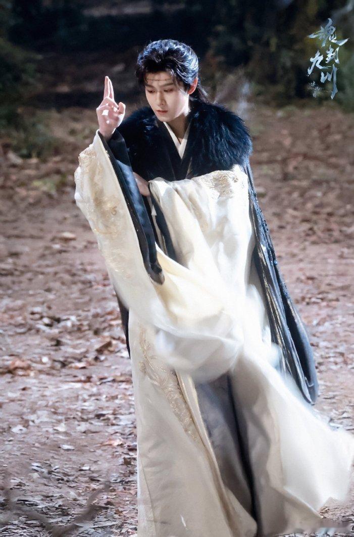 田嘉瑞魂判九川🩵田嘉瑞云九川生活给了我多少积雪，我就能遇到多少个春天。田嘉瑞｜