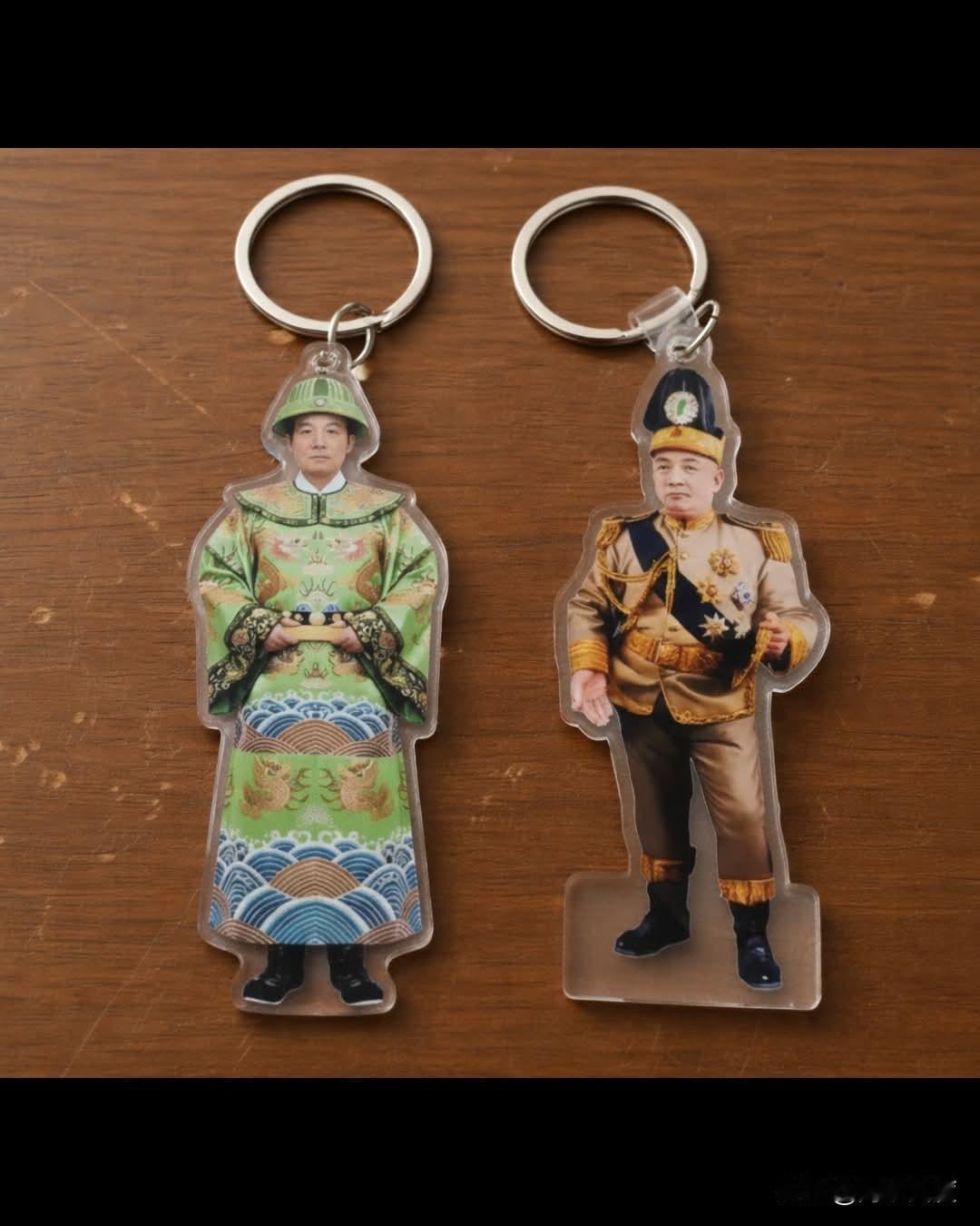 台湾民众还是很有创意的，昨天人形立牌才立于立法机构，今天的文创小物就出来了，还做