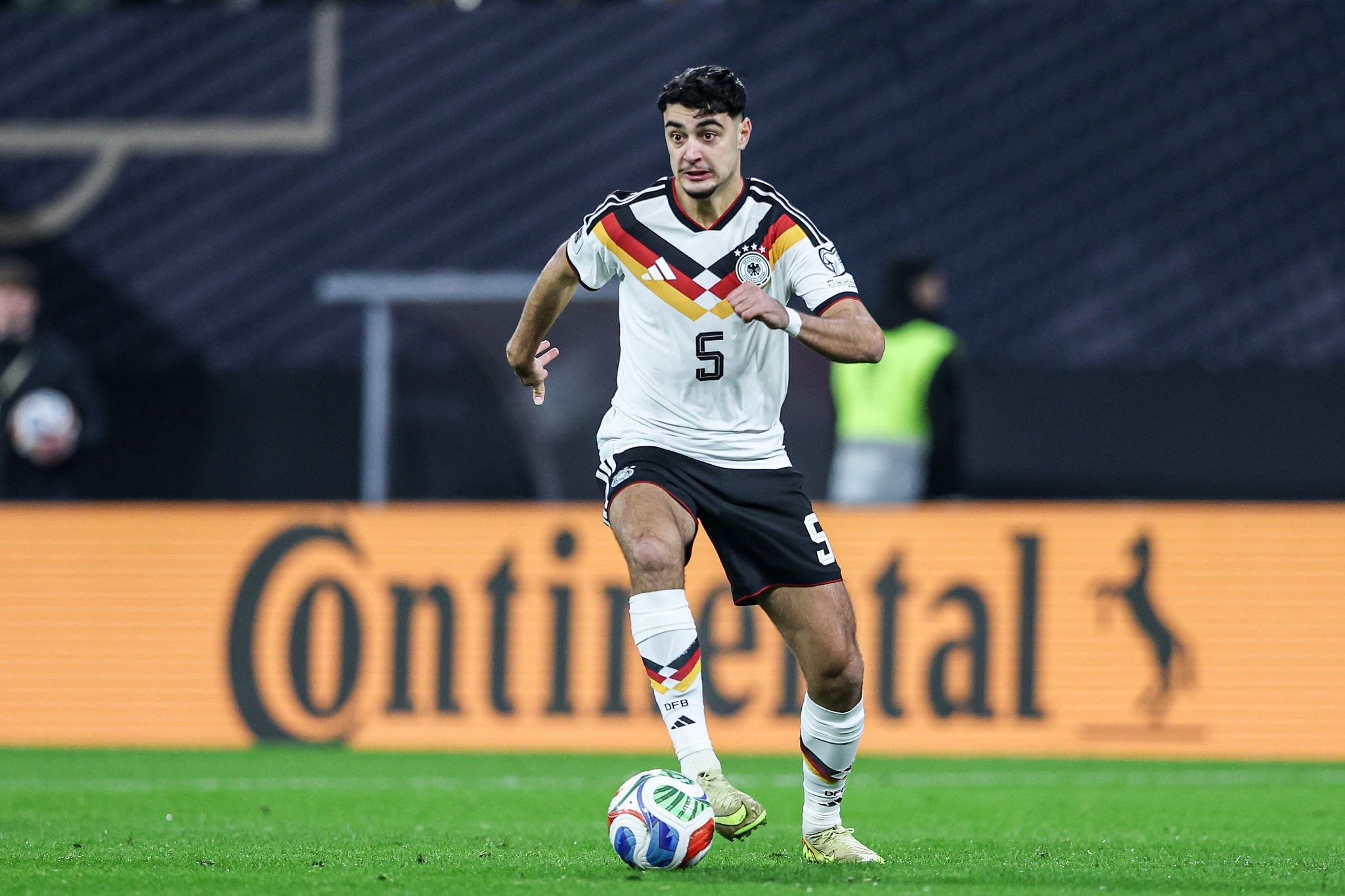 帕夫洛维奇谈到马特乌斯将他与托尼·克罗斯相提并论，以及他成长过程中的中场偶像：“