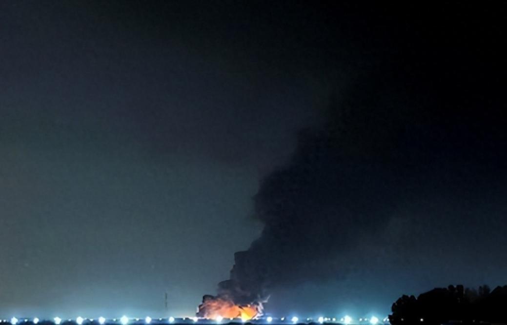 这下好了！大家都扛着伊朗旗号揍美军，老美连对手是谁都摸不清！

伊拉克民兵吃透了