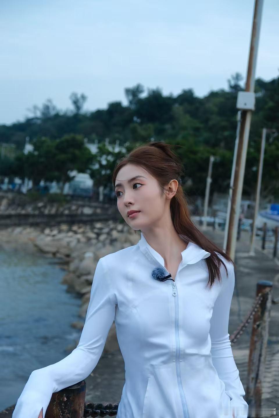 邢菲你在对漂亮脸蛋做什么  邢菲冰水泡脸消肿法 好喜欢邢菲这张精致的脸，怎么看怎