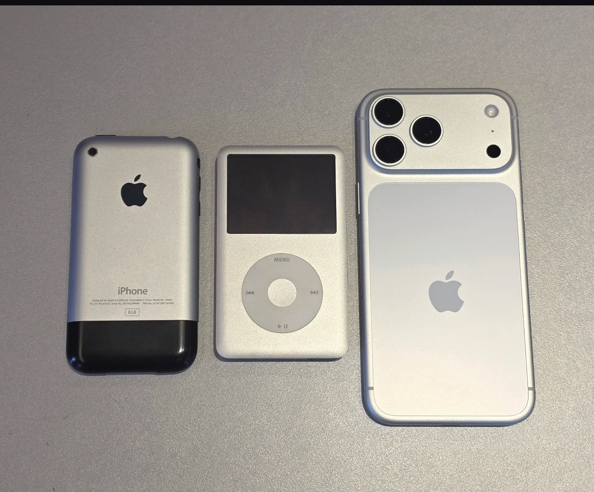iPhone确实一代比一代结实害我试了一下，17pro弯了 ​​​