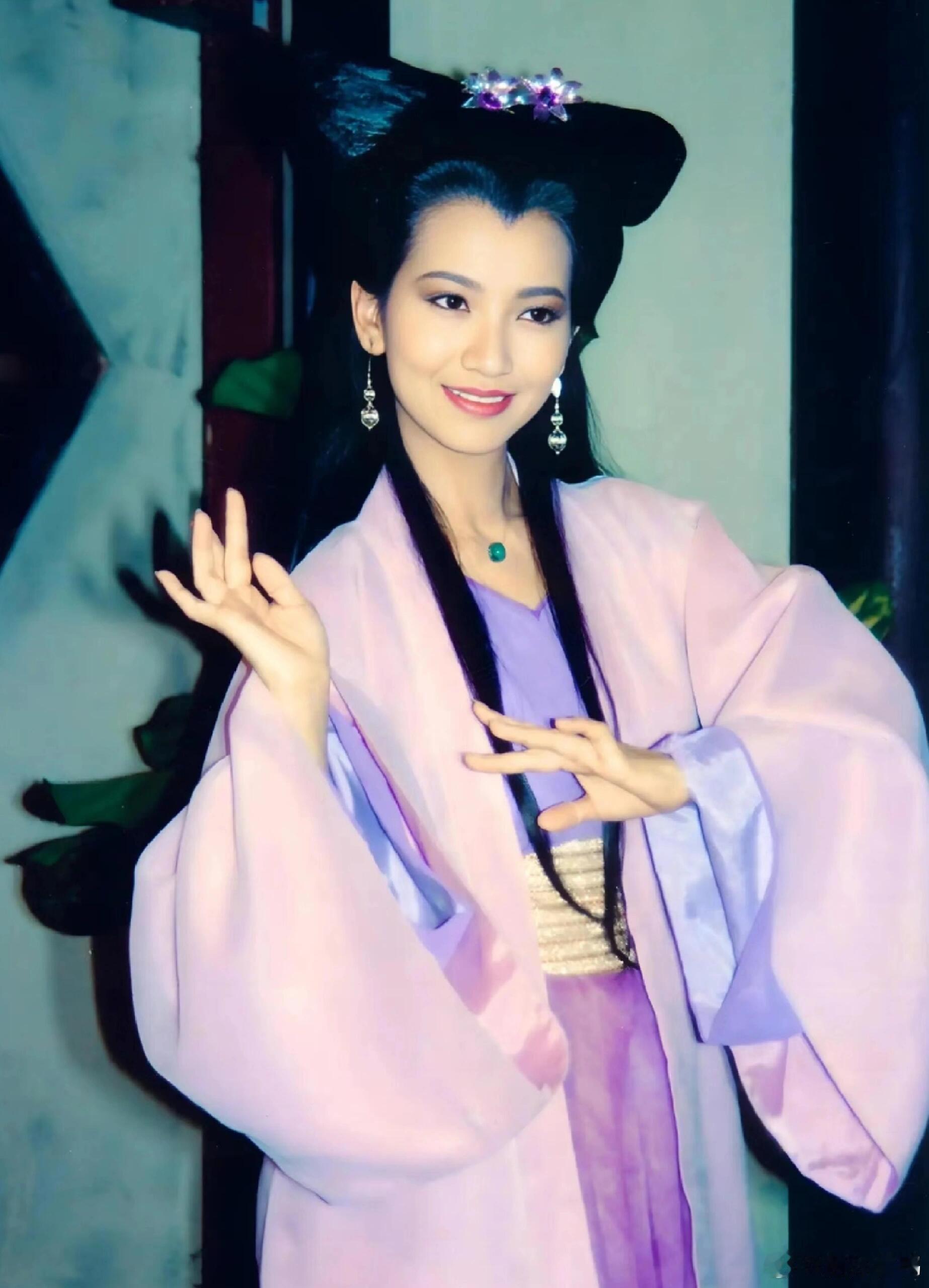 内娱自带国民感滤镜的演员 赵雅芝把国民感刻进骨子里！从荧幕到现实，始终温婉大气，