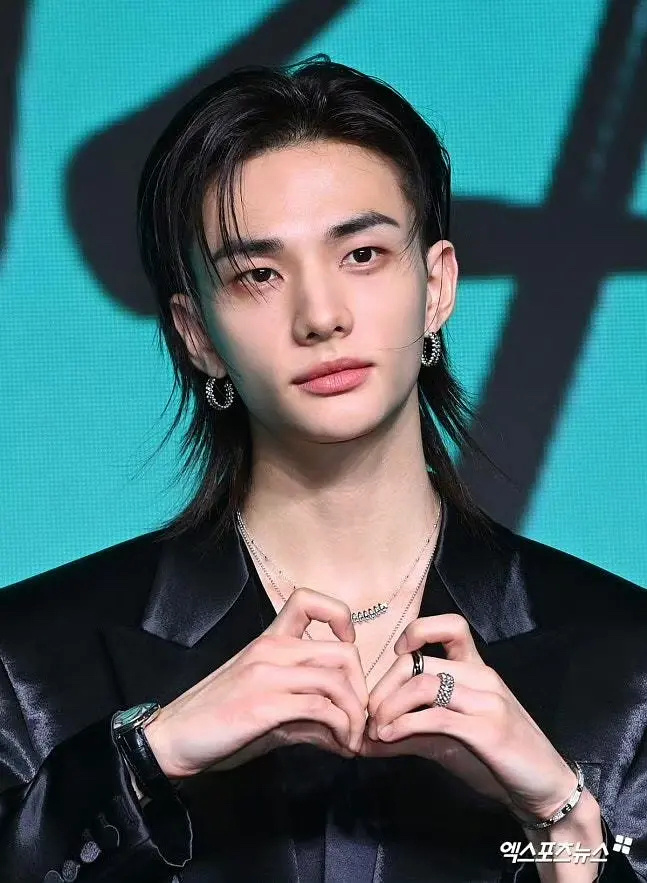 Straykids今天的回归新闻图，谁赢了黄铉辰 李龙馥 徐彰彬 李旻浩 梁精寅