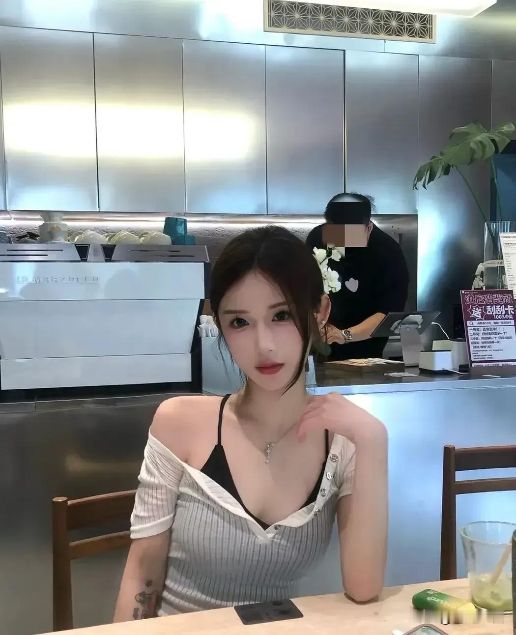 轻纱掩面，清丽如雪。#分享绝美佳人照# #靓妹倩影分享# #欣赏佳人风采# #分