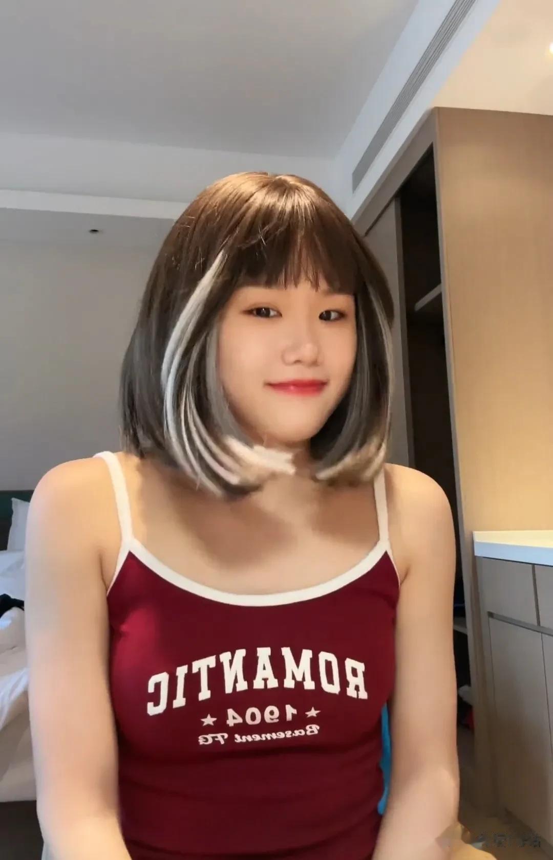 女大十八变！19岁张家齐从萌萌哒奥运冠军，变性感女神。
印象里张家齐还是奥运会那