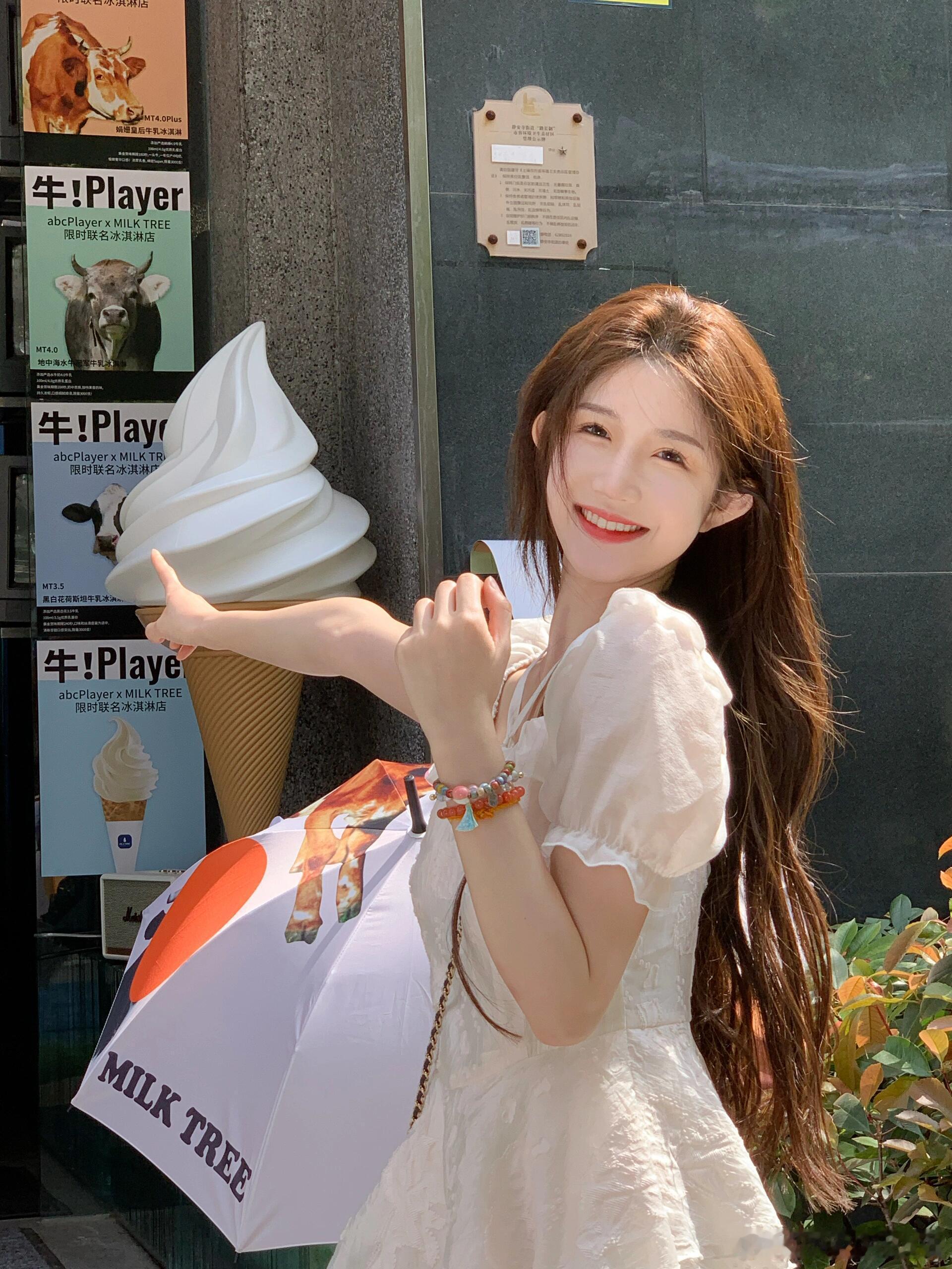 大四学姐夏天的拍摄碎片，哈喽去做体验官啦，本来和朋友去abcPlayer喝咖啡蹭
