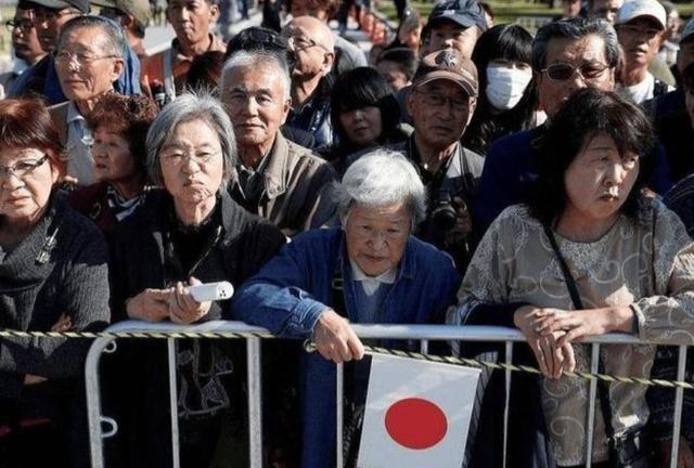 最近日元快把日本逼疯了，美元兑日元一直在159左右晃悠，就差一步到160，可日本