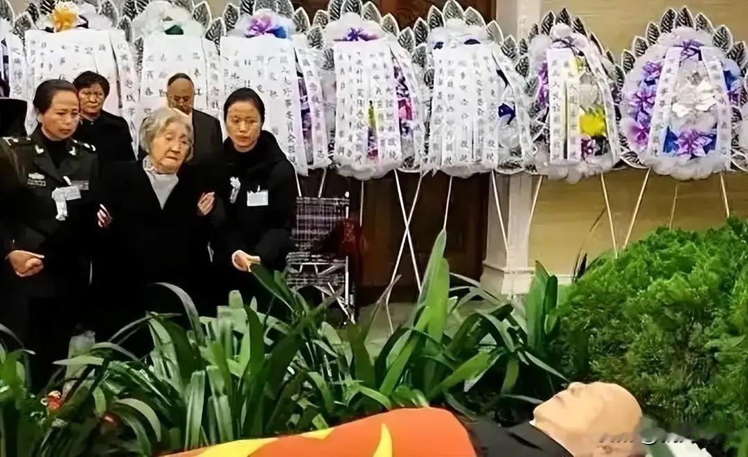 钱学森的去世，对蒋英而言，失去的不只是相伴六十二年的丈夫，更是那个从幼时起就刻进