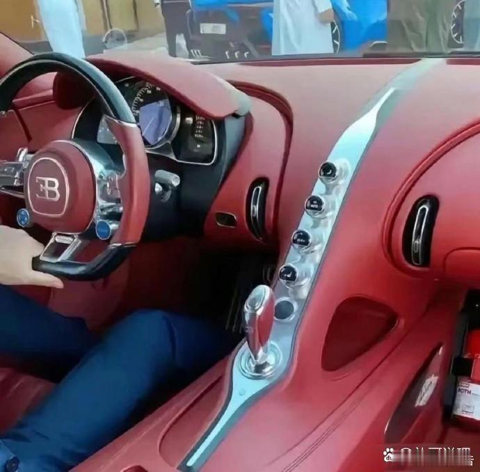 上千万的车为什么不整块屏幕，五十万的车都有? 