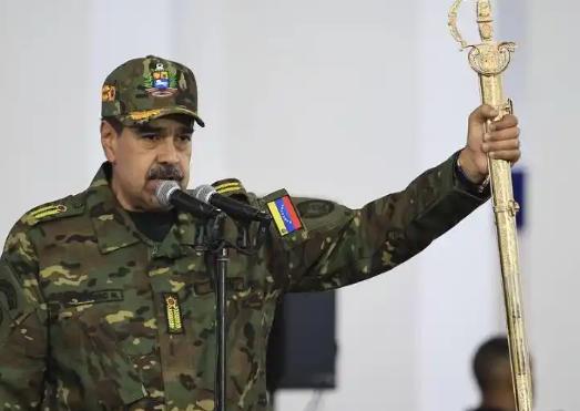 马杜罗终于不跪了！
 
为了推翻亲华反美的委内瑞拉政府、控制世界最大石油国，特朗