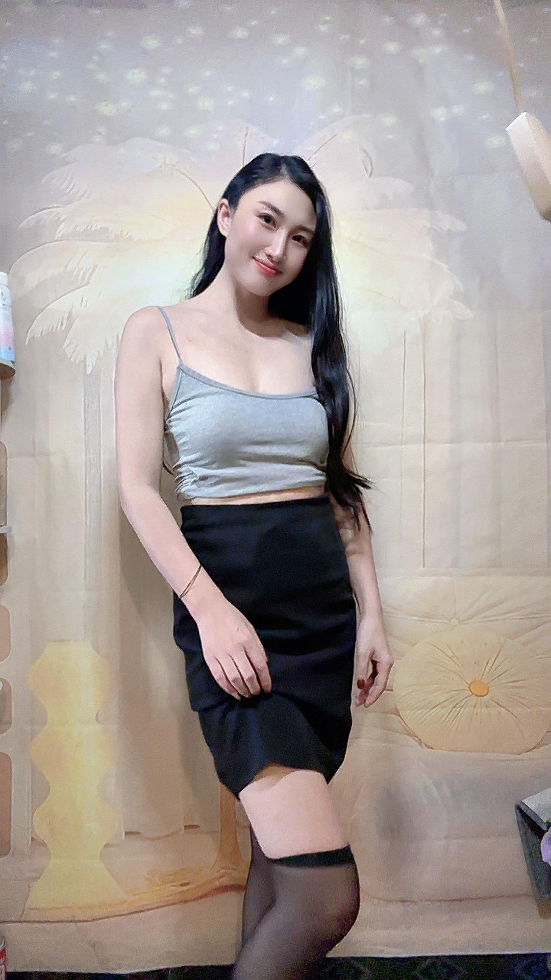 玫瑰花 茉莉花 问我喜欢什么花 当然是我这朵 今日女人味穿搭 微胖性感风穿搭 吊