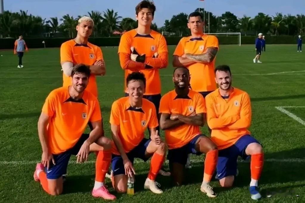 好兆头，帕托进球了！山东泰山和小弟泰山U19队进行了一场热身赛，凭借克雷桑的梅开