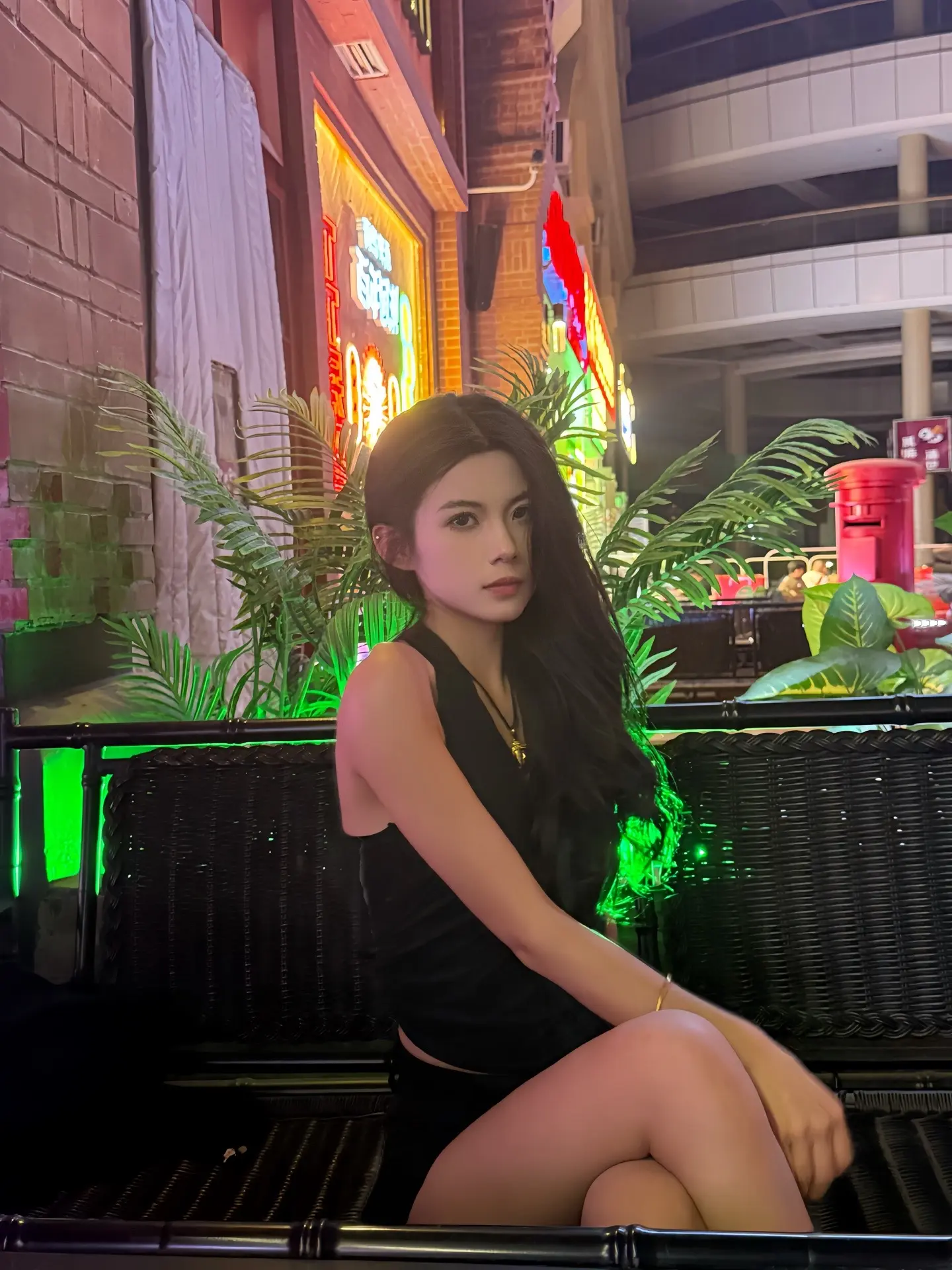 如果没有音乐和酒精 人类澎湃的爱意 该往哪投放