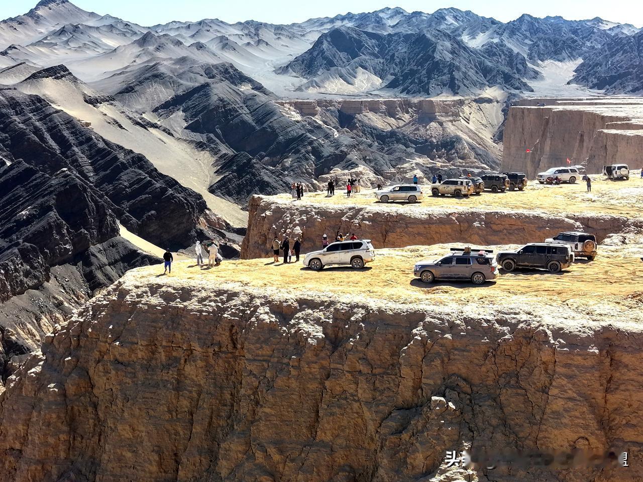 清明节带队3日自驾穿越的第二天，接上期说到，整整在荒野中跑了一天，到达沙海时，这
