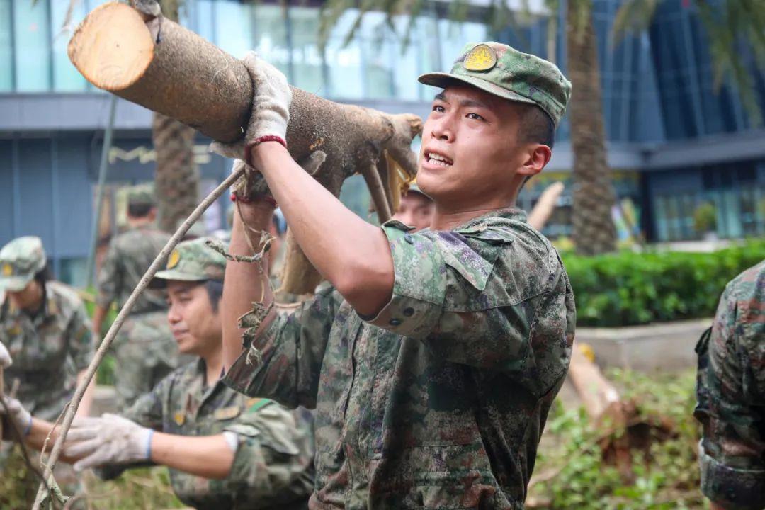 “泪目了！”台风过后，解放军借用一家酒店的场地休息，吃完饭后却一声不吭离开了，工