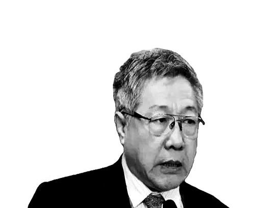 退休金少了，大家伙儿气得连饭都吃不下，转头就把键盘敲得震天响，全网追着专家郑秉文