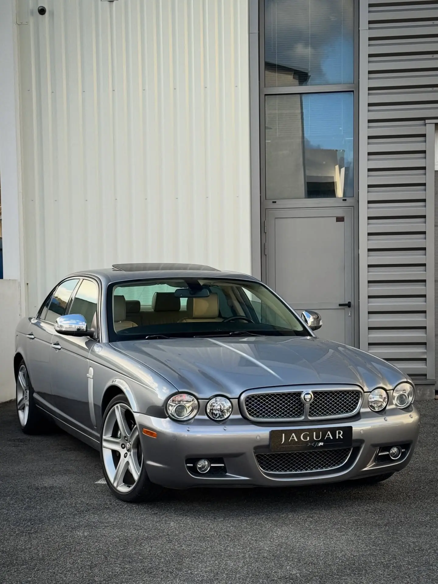 汽车美学里：优雅的代名词，捷豹XJR.