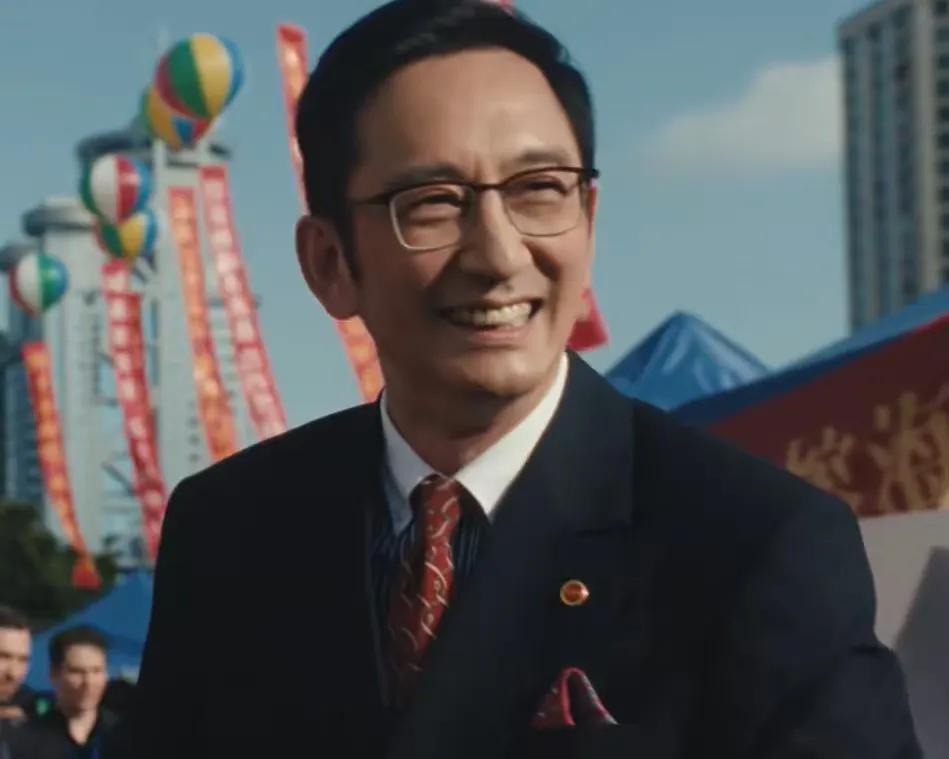 天呐吴启华咋就不见老呢？新近开播的《交锋》里，吴启华饰演了一个叫什么温宗树的人，