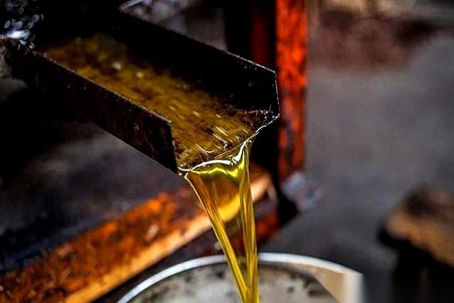 我真的，有时候会被一些人的“才华”给惊到。
菜籽油里掺大豆油，过期的橄榄油回收回