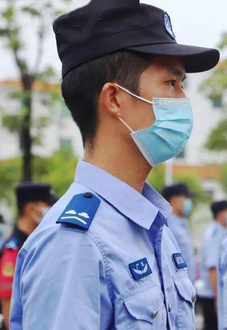 把握住三点，做一名合格的辅警：

1，不该说的别说
辅警代表的是公安队伍的形象，