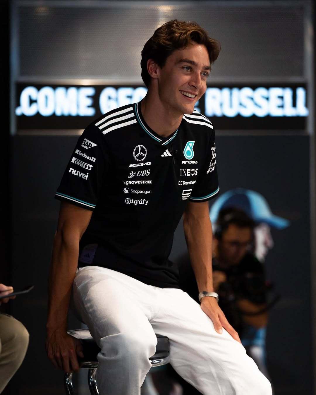 乔治拉塞尔 🩵 gr63消息速递 博主分享了去年和阿迪达斯合作时，在巴塞罗那拍