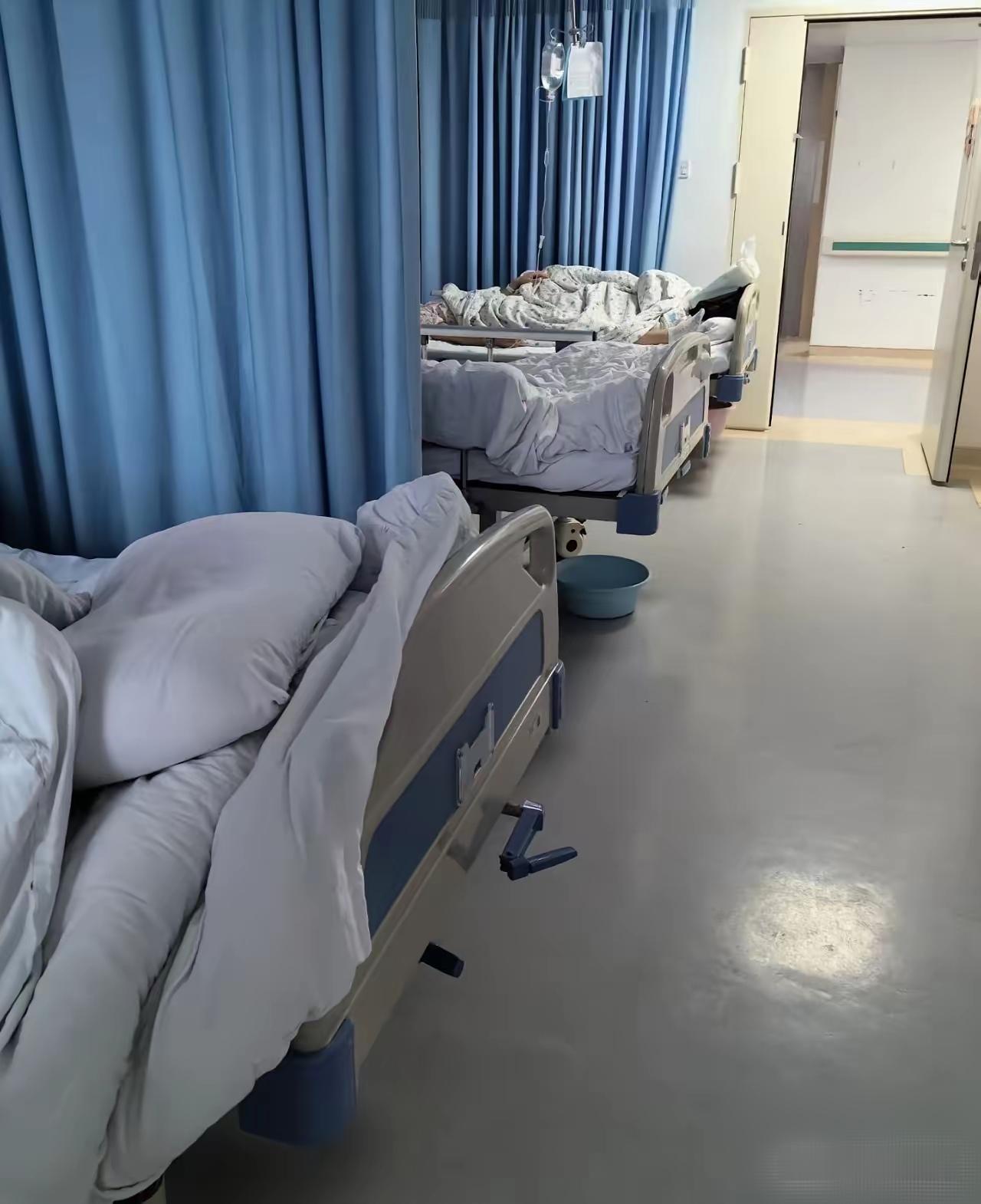 人随时都会死。
邻居这两口子，男的62岁央企刚退的休，退休金一个月6000多，女
