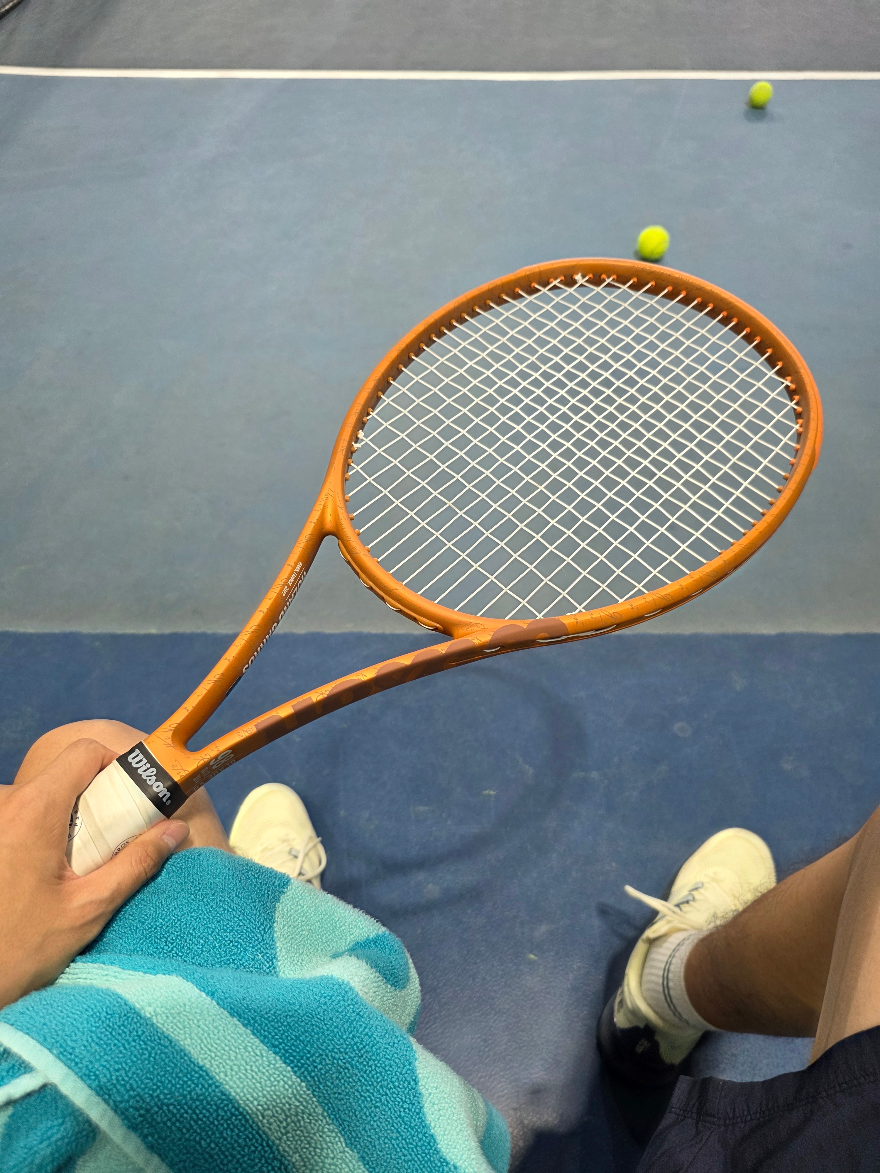 今天又高强度打了一个小时网球🎾突然发现我现在脸好圆啊？？？我以前是瓜子脸啊[捂