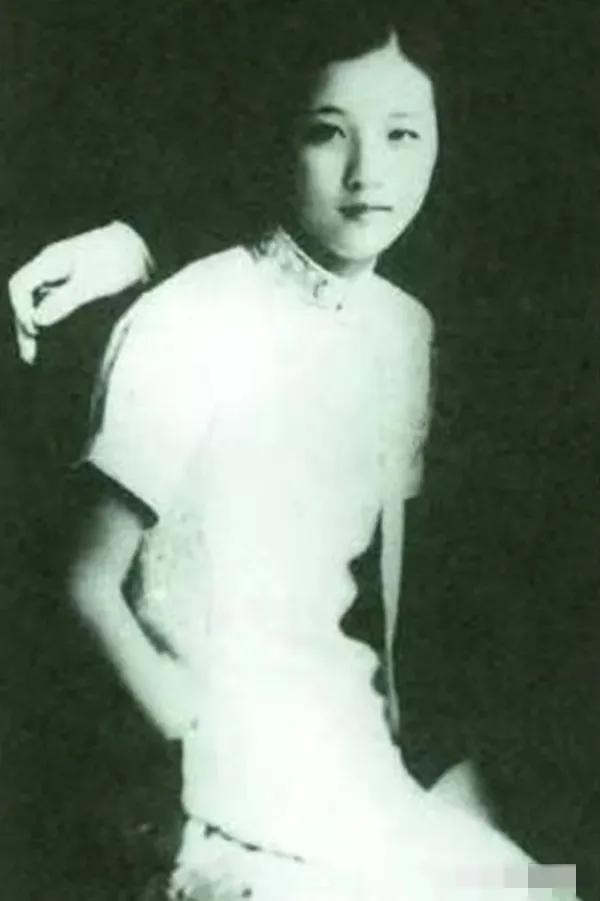 1938 年，17 岁的郭翼青经人介绍，与时年 56 岁的程潜结为夫妻，这是一段