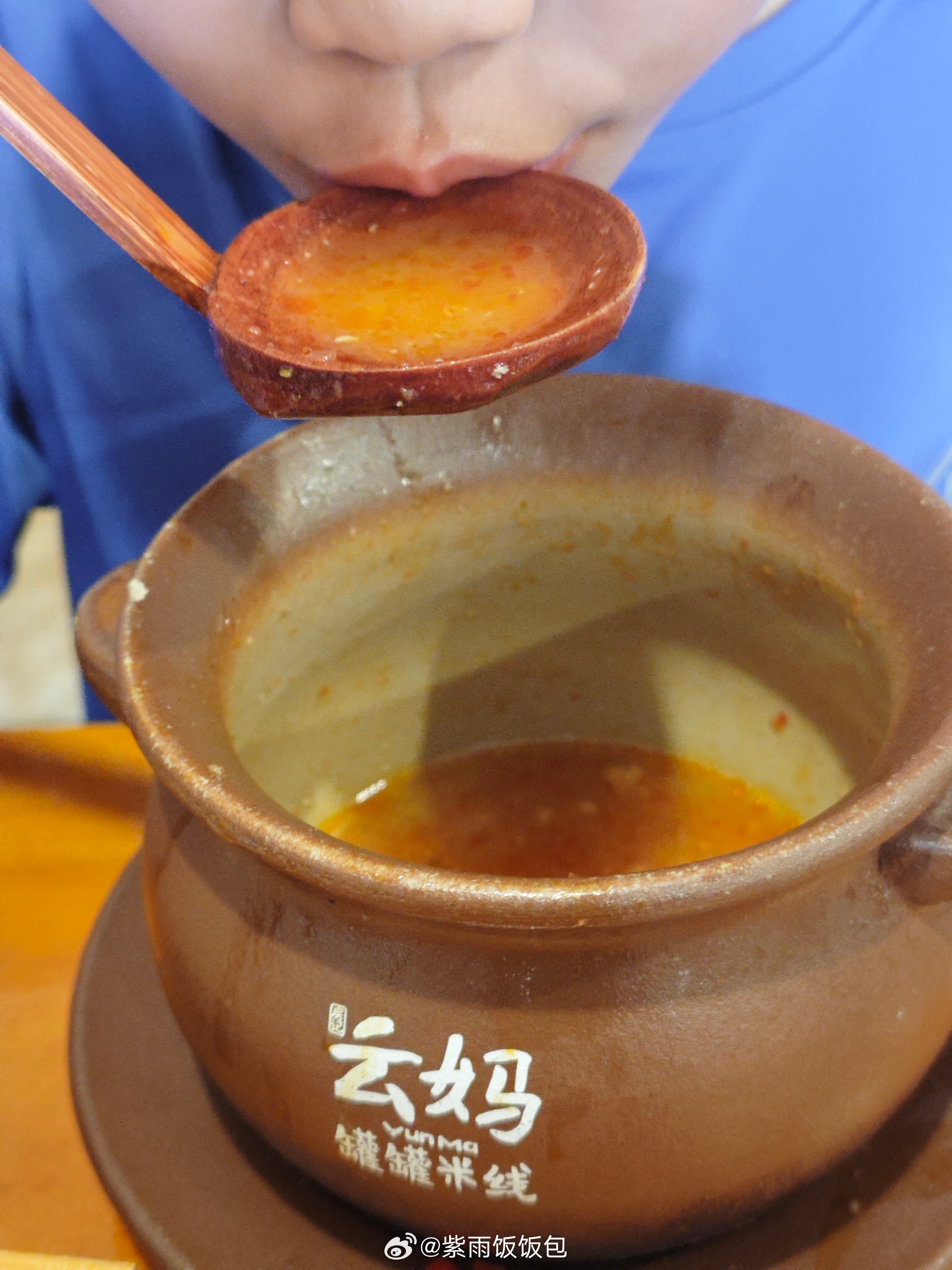 这米线味道不错，小宝子连汤都不放过吃的干干净净的