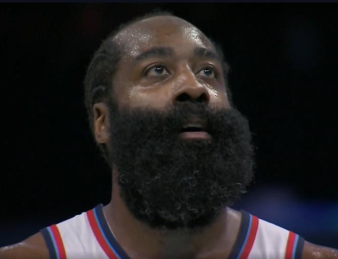 哈登打满第一节，单节拿了27分，谁能想到这是36岁的哈登做出来的事，这单节表现简