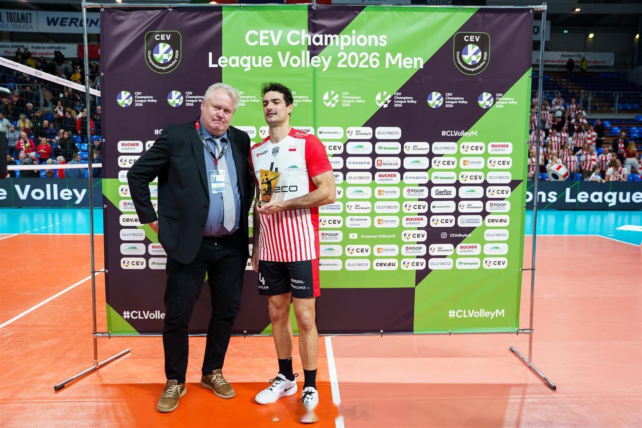 【李咏臻未上场 男排欧冠里斯本竞技客场0比3热舒夫】北京时间22日凌晨，2026