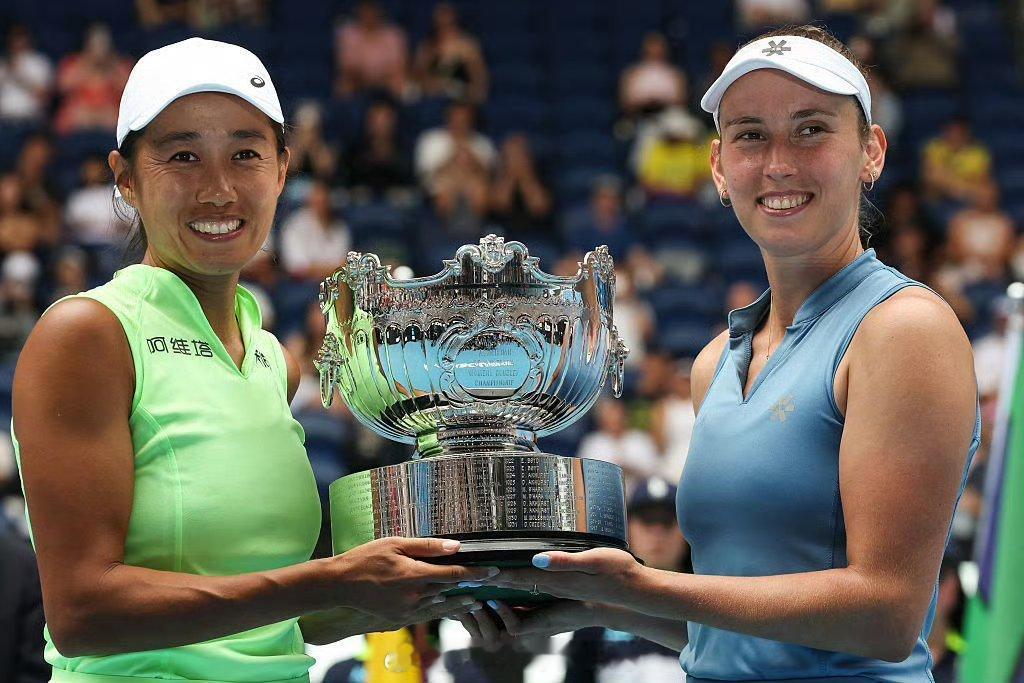 恭喜张帅/梅尔腾斯 