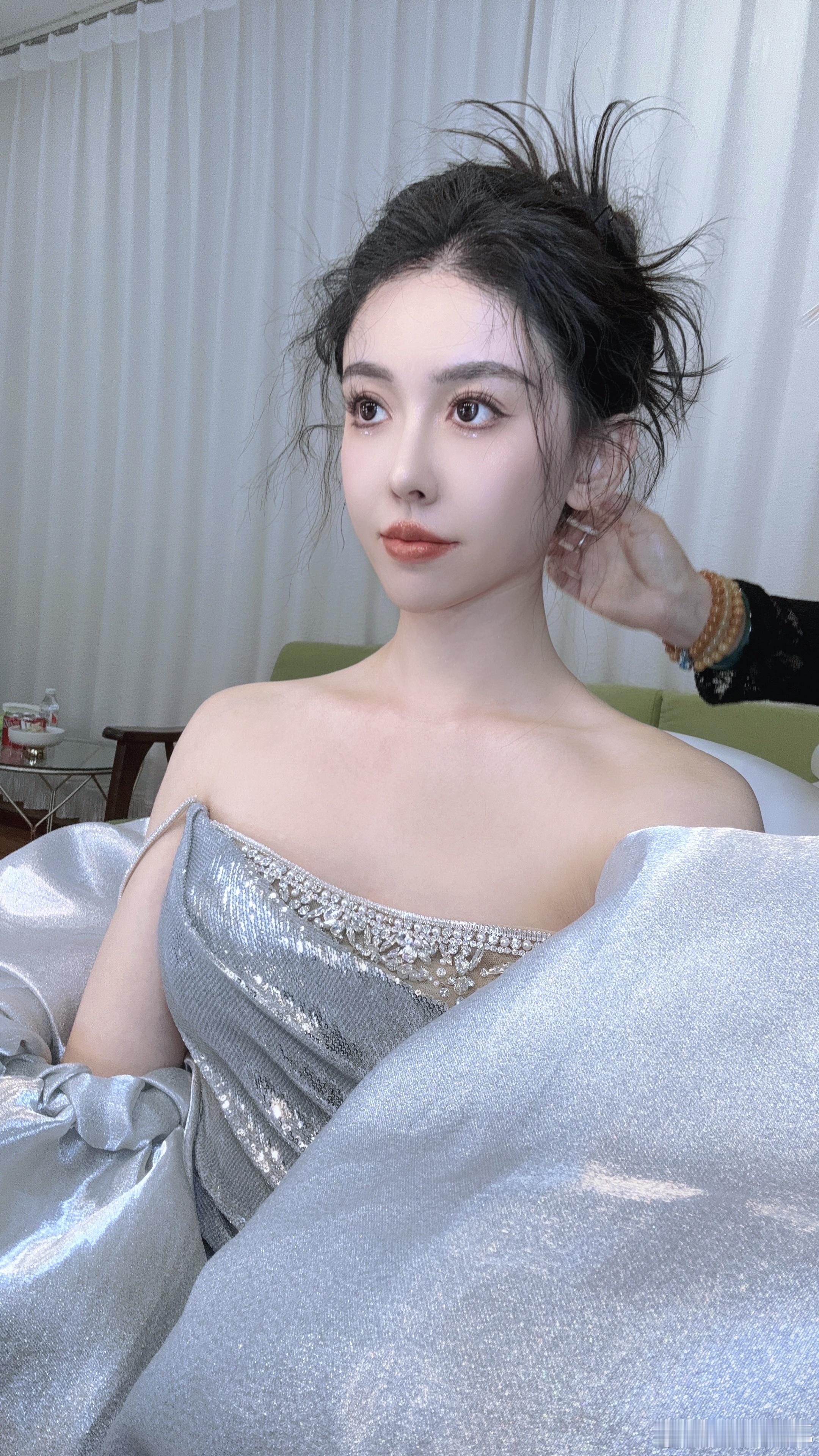 可能工作day就是会特别漂亮吧👗 ​​​