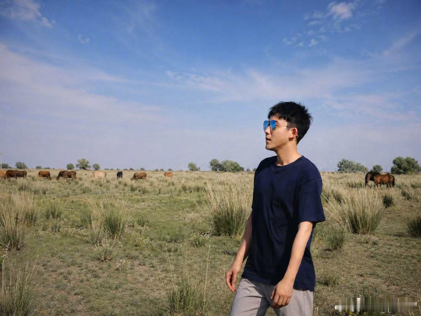 张睿[超话]张睿自己的梗还是得自己玩张睿调侃自己跳舞像打车面对之前的争议没有回避