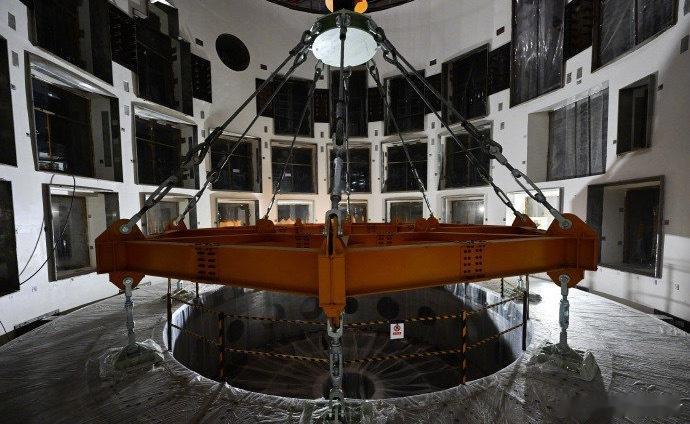 多希望北方冬天别这么冷了也可以和三亚一样夏天热了人造太阳下来，冬天冷了人造太阳上