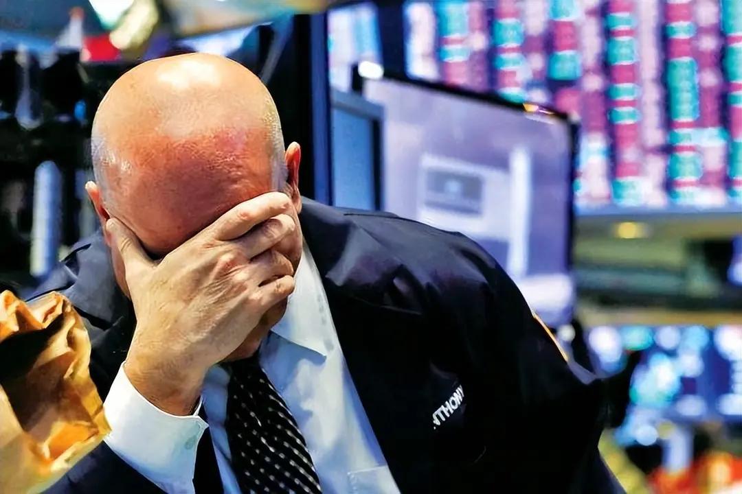 公知、殖人都迷信西方那套伦理制度，不承认美国衰弱，可现实就是打脸，奴才还在高唱颂